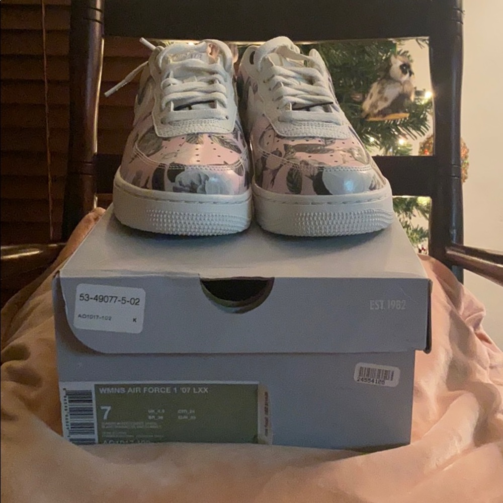 Nike Air Force One Size 7 New 07 LXX Flower